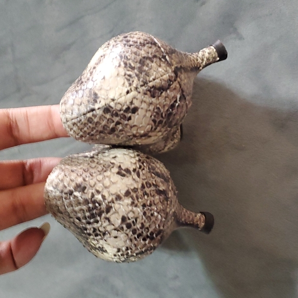 Stuart Weitzman Shoes 7 1/2 - Picture 11 of 11